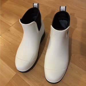 Ugg droplet rain boots